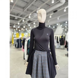 럭키슈에뜨 여성 골지 터틀넥 긴팔 티셔츠 LYTAW26295BKX